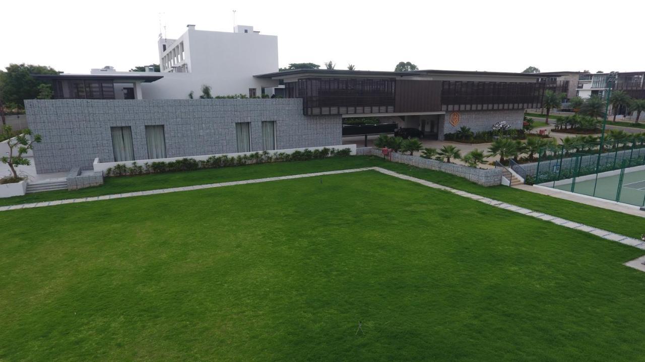 Blvd Club - Near Bengaluru Airport Hotel Settahalasūr Kültér fotó