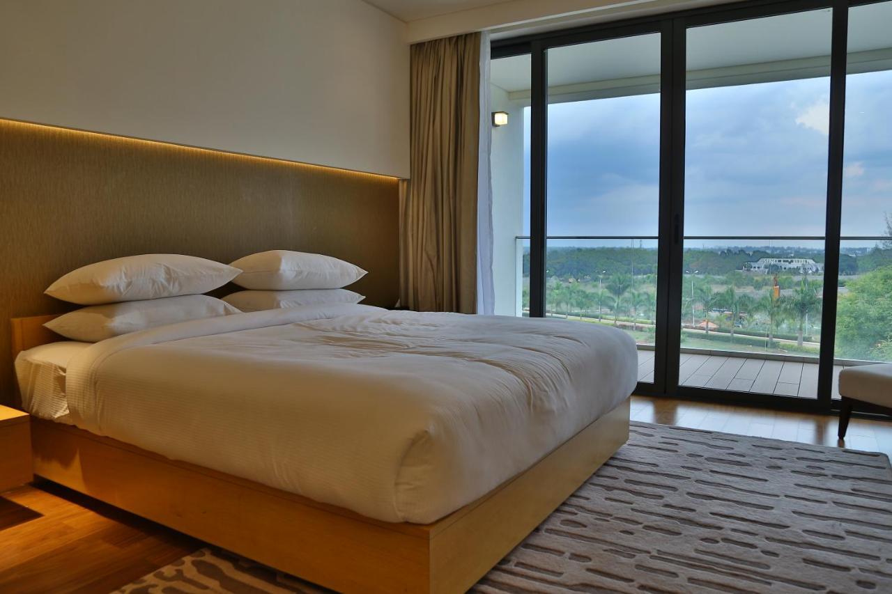 Blvd Club - Near Bengaluru Airport Hotel Settahalasūr Kültér fotó