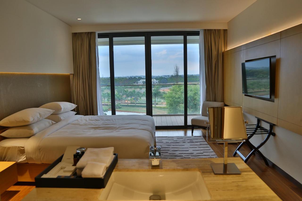 Blvd Club - Near Bengaluru Airport Hotel Settahalasūr Kültér fotó
