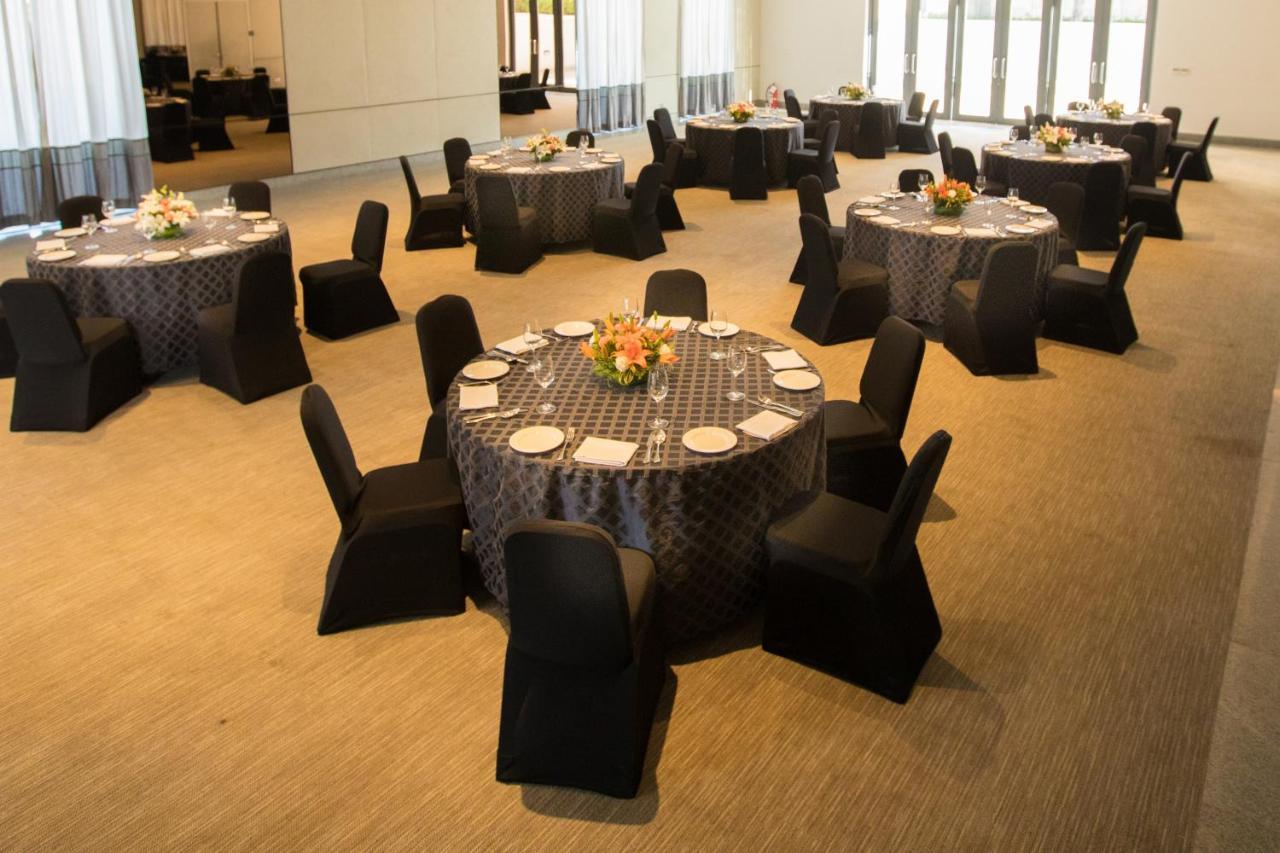 Blvd Club - Near Bengaluru Airport Hotel Settahalasūr Kültér fotó
